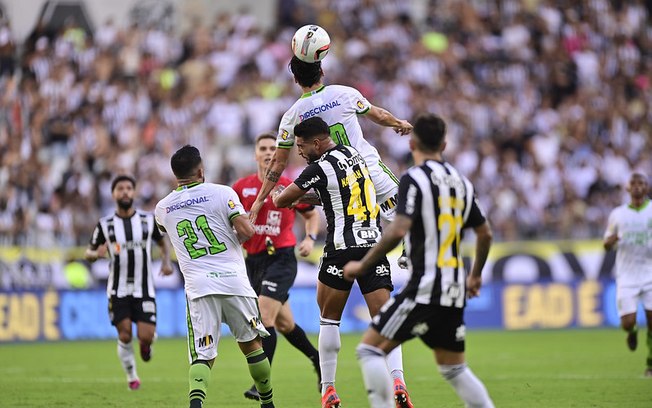 Everson faz milagres no empate do Atlético com o América, pelo Mineiro