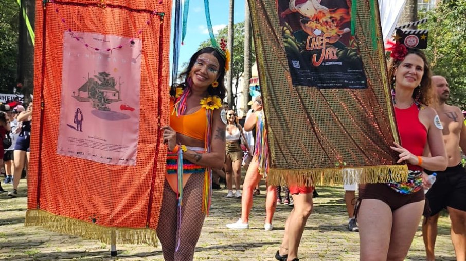 Integrantes do Queixinho na Praça da Liberdade