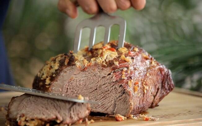 Foto da receita Baby Beef no Alho e Farofa de Carne Seca pronta.