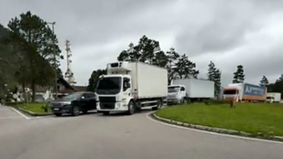 Interdição da Serra na manhã desta quarta-feira (10) Interdição da Serra na manhã desta quarta-feira (10)