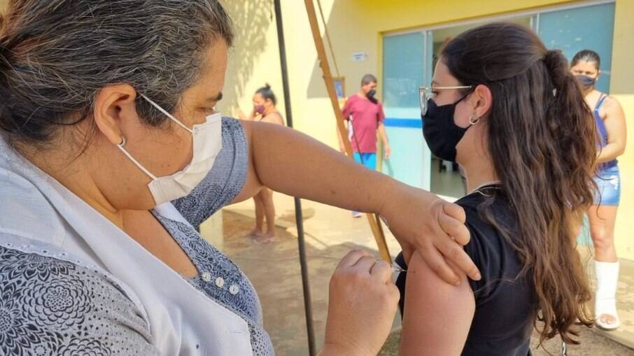 Adolescentes com deficiência, gestantes e puérperas podem se vacinar no Rio