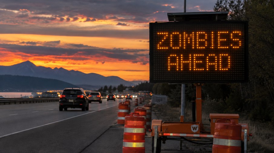 Placas inusitadas: zumbis na pista