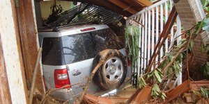Deslizamentos deixam desabrigados em Guarujá após forte chuva