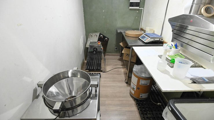 Farmácia clandestina é interditada pela Vigilância Sanitária