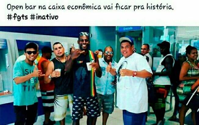Confira o grupo que fez um verdadeiro open bar na Caixa Econômica Federal para comemorar o FGTS.