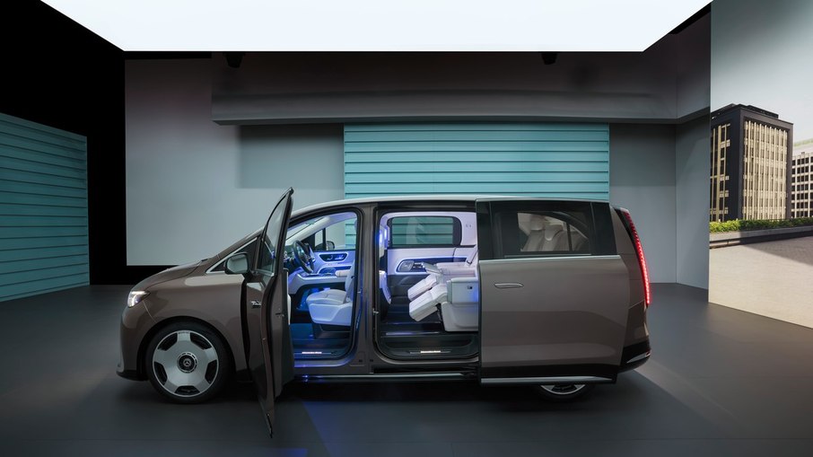 VLE traz portas deslizantes elétricas e interior configurável para até oito passageiros