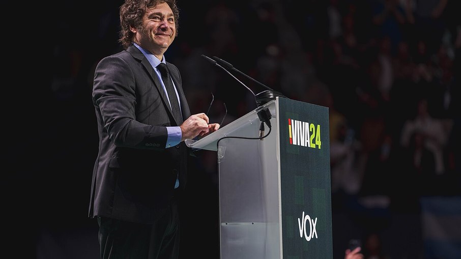 Javier Milei enfrenta escândalos em seu governo após vazamentos de áudios