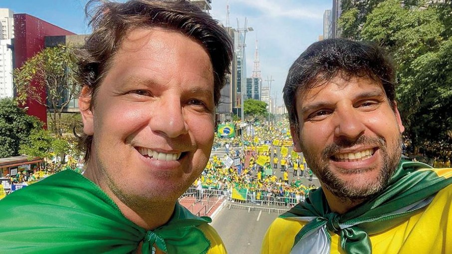 Mario Frias e André Porciuncula em manifestação pró-Bolsonaro