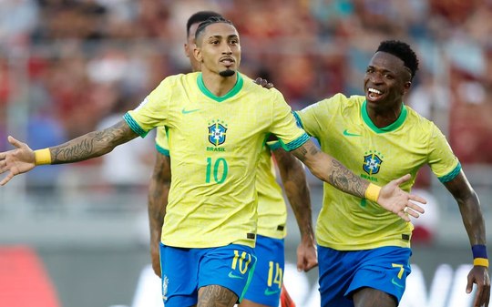 Técnico critica ausência de brasileiro em disputa da Bola de Ouro
