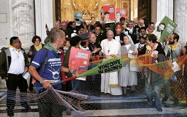 O papa Francisco recebeu indígenas e representantes da sociedade civil no Sínodo da Amazônia papa Francisco e indígenas no Vaticano