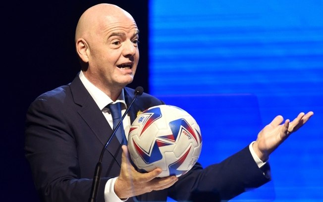 O presidente da Fifa, Gianni Infantino, discursa durante o 78º Congresso Ordinário da Conmebol em Luque, Paraguai, em 11 de abril de 2024.