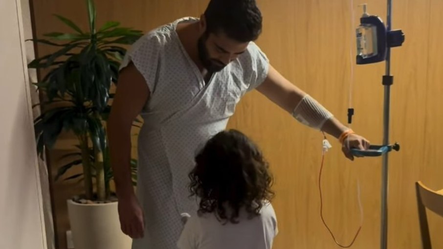 Henrique recebe visita da família 
