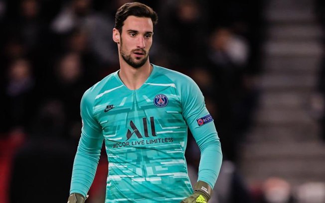 Sergio Rico, goleiro do PSG, recebe alta 82 dias após acidente com cavalo