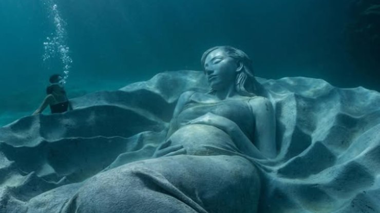 Japão inaugura primeira escultura subaquática do país