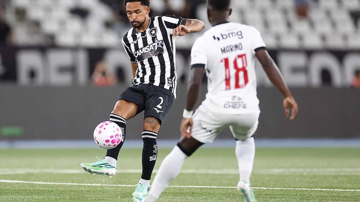 Vitinho e Chaves do Botafogo recebem alta hospitalar