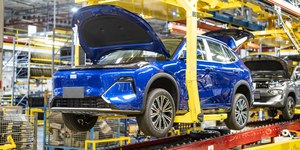 Geely EX5 EM-i começa a ser produzido no Brasil