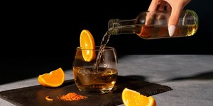 Conheça drinks com whisky para brindar a folia do Carnaval