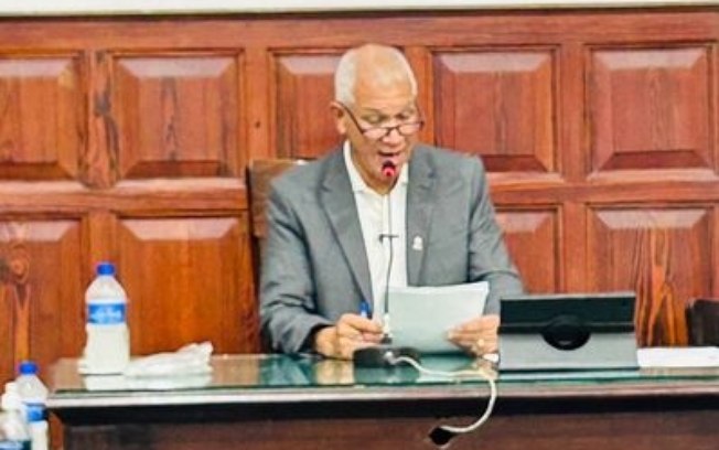 Lucão Fernandes faz pronunciamento emocionado e propõe audiência pública sobre feminicídio