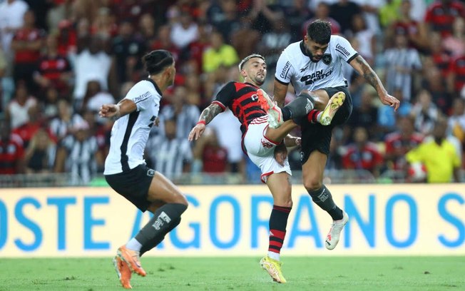 Botafogo perdeu o clássico com gol sofrido nos acréscimos do segundo tempo - Foto: Gilvan de Souza/Flamengo