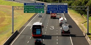 Anhanguera ou Bandeirantes? Veja os horários de pico nas rodovias