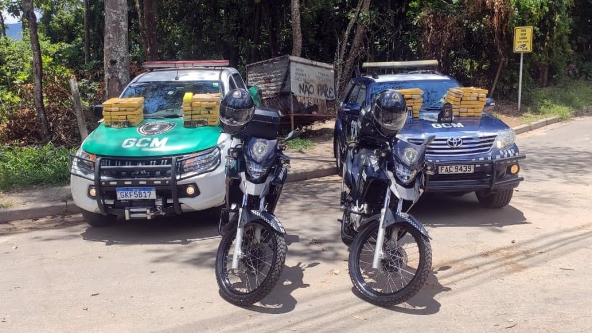 O laudo pericial constatou 108 embalagens, totalizando 92,795 kg de drogas. O laudo pericial constatou 108 embalagens, totalizando 92,795 kg de drogas.
