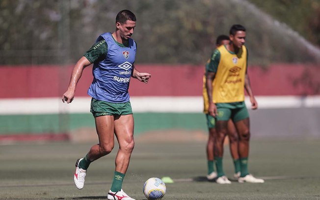 Gabriel Pires convive com dores no joelho, mas iniciou fase de transição no Fluminense