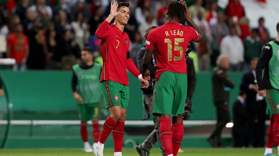 Cristiano Ronaldo e Rafael Leão atuam juntos na seleção portuguesa