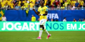 Na caça a Messi, Vini Jr comemora fase artilheira na copa