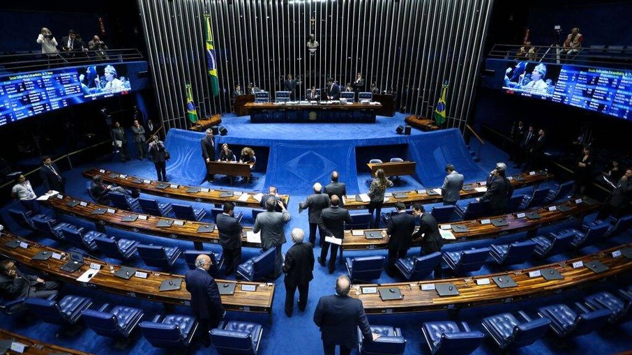 Senado aprovou medida que altera parcelas do Auxílio Brasil e cria voucher para caminhoneiros