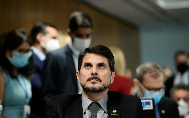 Colecionador de polêmicas, senador Do Val acusa Moraes de favorecer Lula