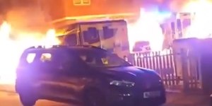 Ambulâncias de voluntários judeus são incendiadas; veja vídeo