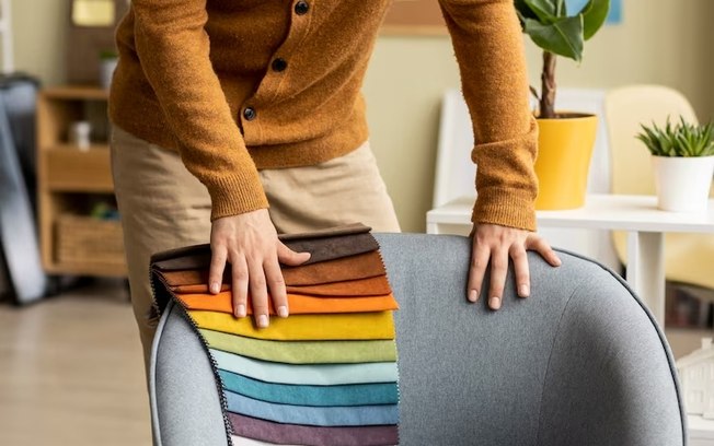 Tipos de tecidos podem ajudar a evitar manchas no sofá