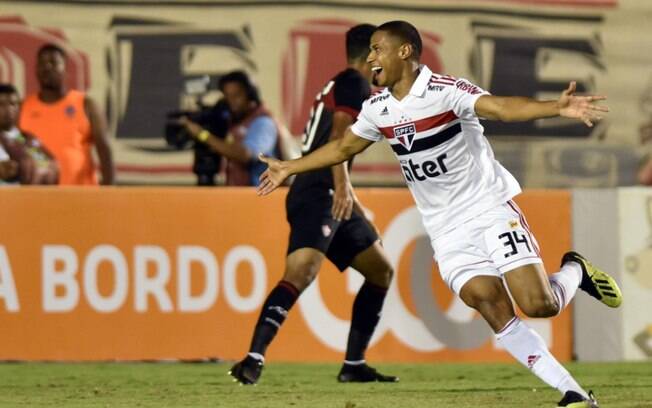 Zagueiro Bruno Alves marcou o gol da vitória do São Paulo
