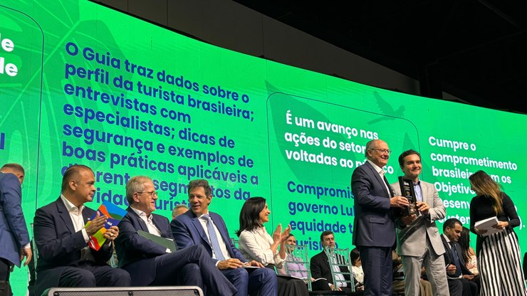 Ministério do Turismo lança guia com foco em mulheres viajantes