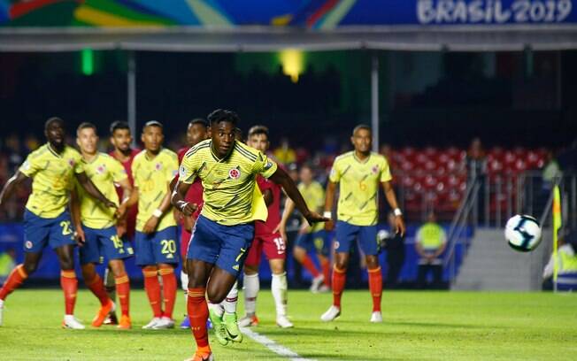 Zapata marcou o gol da vitória da Colômbia contra o Catar