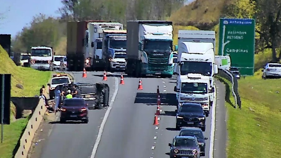 Acidente no km 7 do Anel Viário Magalhães Teixeira causa congestionamento 