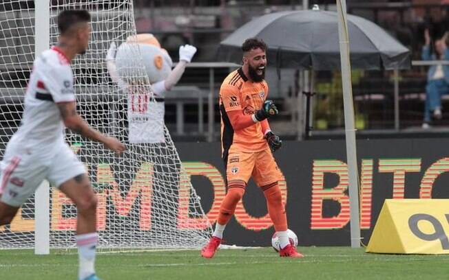 Ceni sinaliza rodízio de goleiros nos próximos jogos do São Paulo no Campeonato Paulista