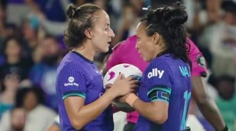 Marta%20brilha%20em%20playoff%20e%20Luana%20faz%201%C2%BA%20gol%20ap%C3%B3s%20vencer%20c%C3%A2ncer