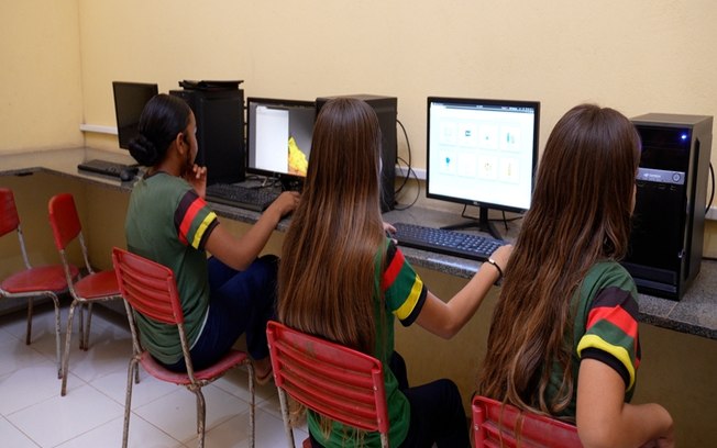 Projeto Aprender Conectado leva internet a 13 mil escolas rurais
