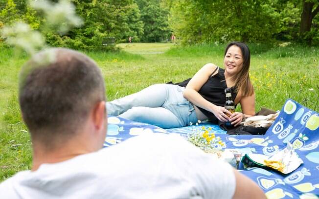 Com direito a comidinhas e memes trocados pelo celular, o casal se divertiu por 4 horas