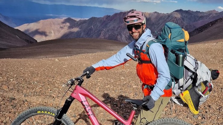 Influenciador%20de%20ciclismo%20morre%20ao%20cair%20em%20regi%C3%A3o%20montanhosa