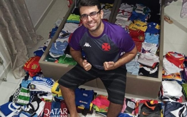 Torcedor do Vasco tem coleção de mais de 1000 camisas de futebol