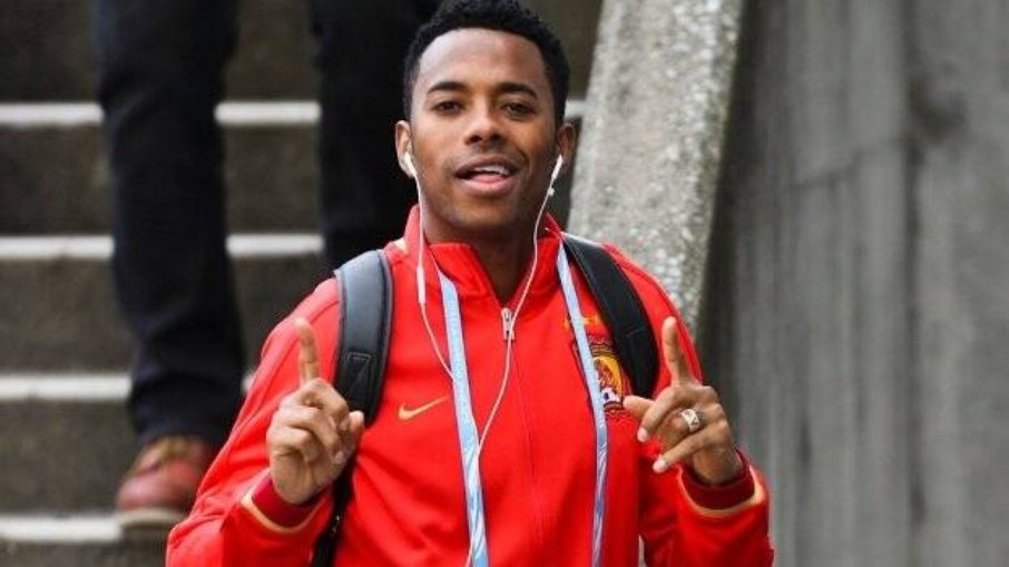 Robinho está em liberdade no Brasil