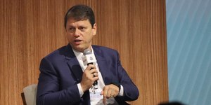 Tarcísio diz que Brasil falhou em liderar mudança na Venezuela