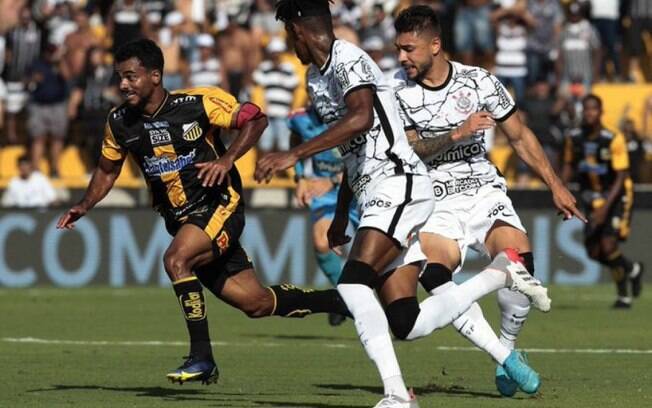 Róger Guedes decide, Corinthians vence o Novorizontino e garante 2ª melhor campanha do Paulistão