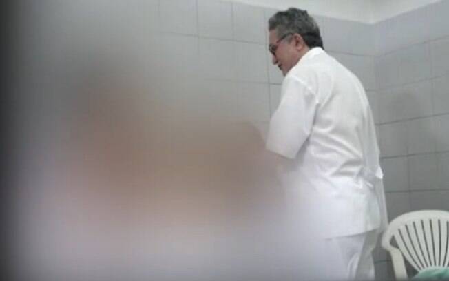 Médico e prefeito do Ceará fimou abusos dentro do seu consultório