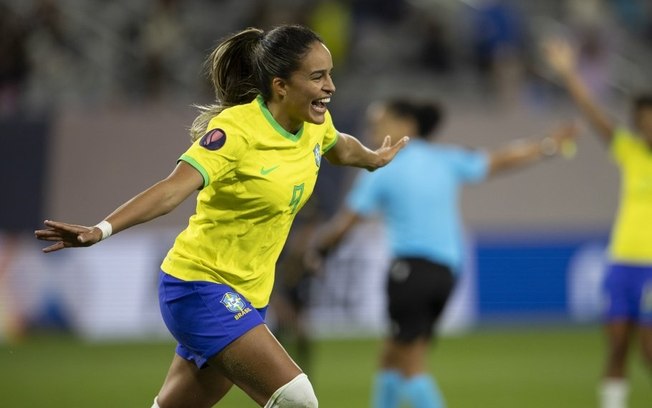 Gabi Nunes celebra seu gol na estreia brasileira, diante de Porto Rico