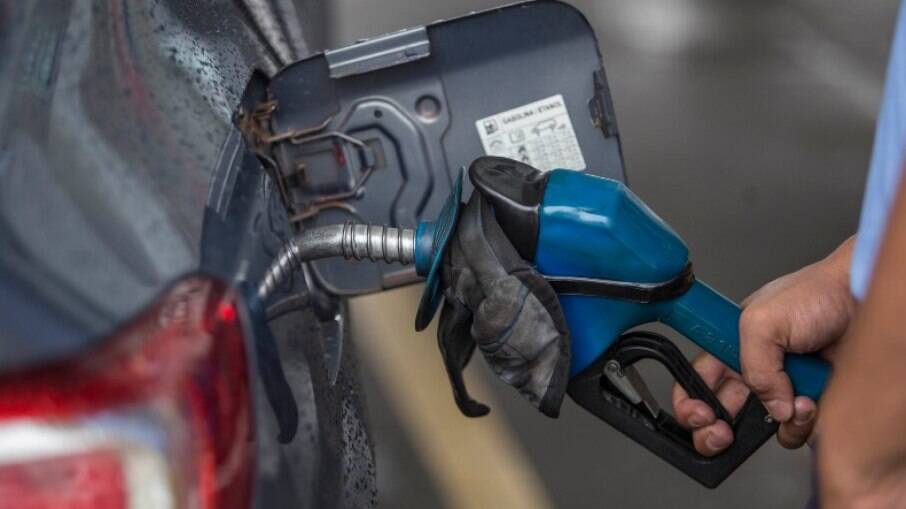 Motoristas reclamam do preço da gasolina, que atingiu R$ 8 nesta semana