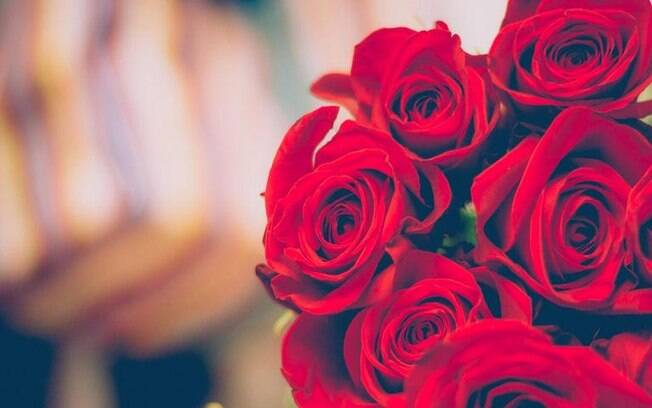 Aprenda a fazer banhos de rosas para atrair dinheiro e amor Aprenda a fazer banhos de rosas para atrair dinheiro e amor