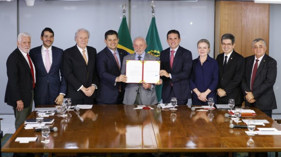 PEC foi entregue pelo governo ao Congresso na semana passada